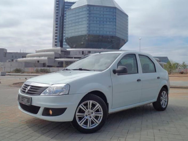 Renault Logan белый 2015